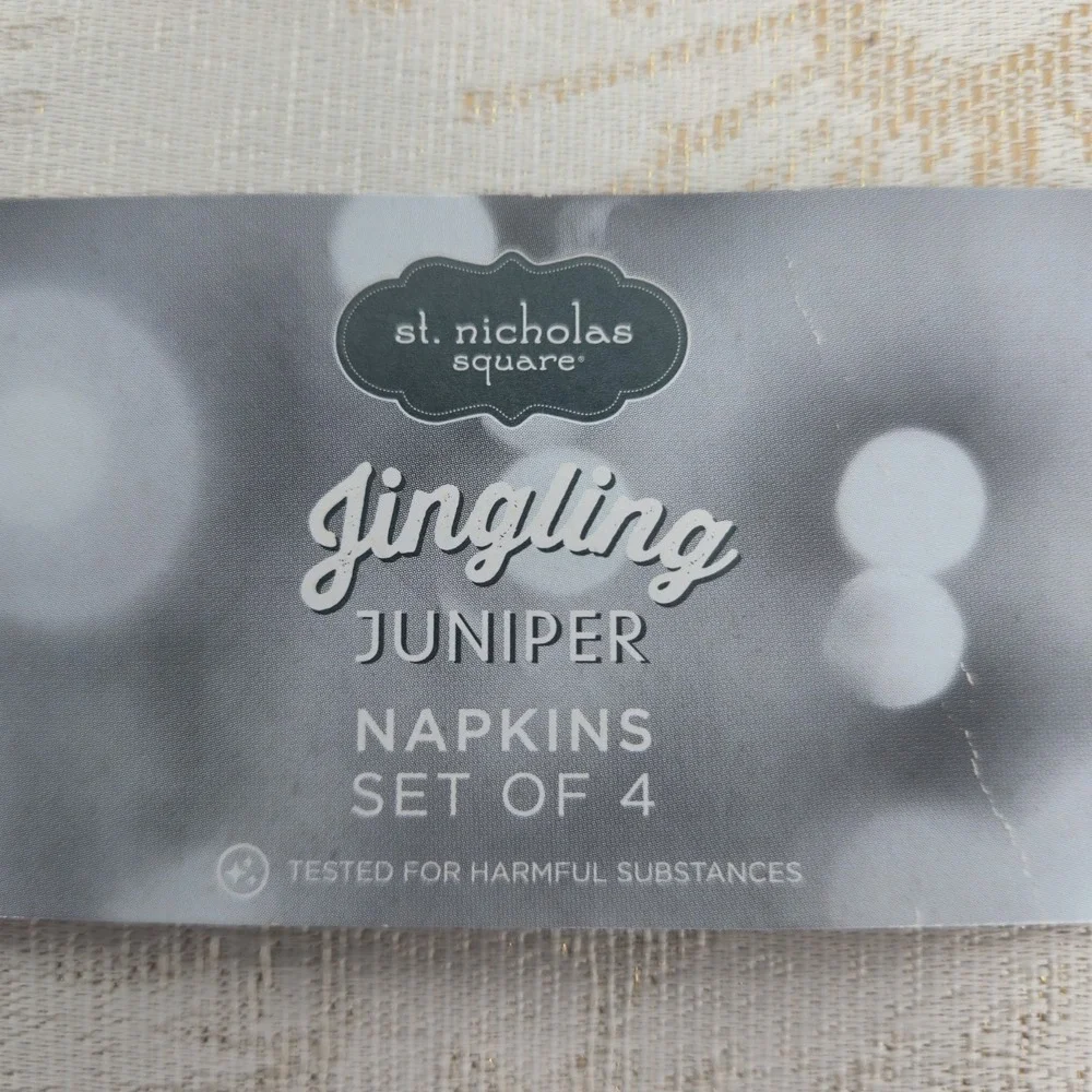 St Nicholas Square Jingling Juniper Metallic Snowflake Napkins Set of 8 NEW NTW